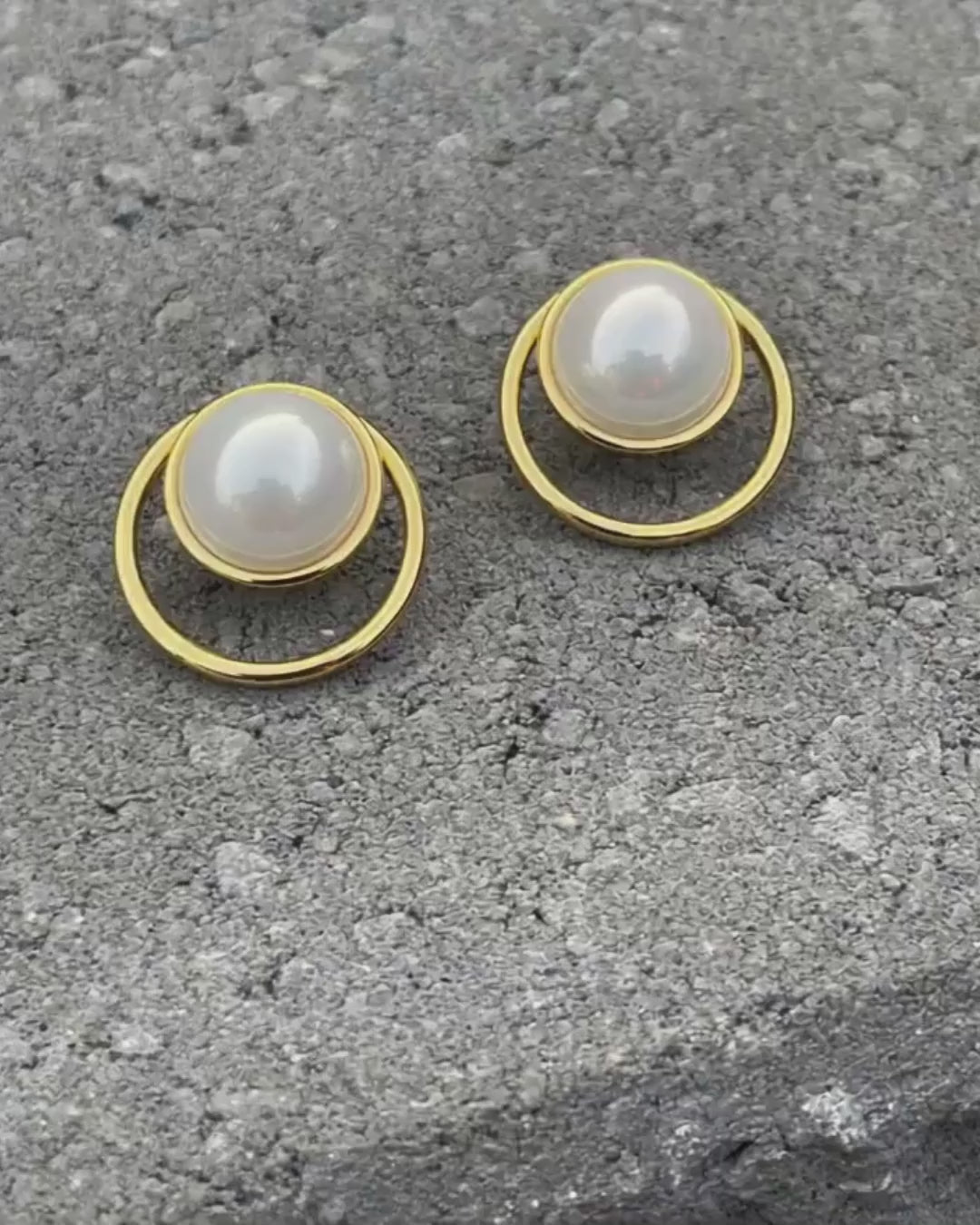 Double Circle Pearl Stud Earrings