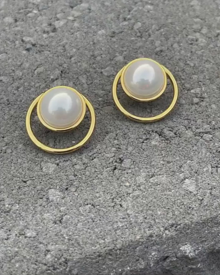 Double Circle Pearl Stud Earrings